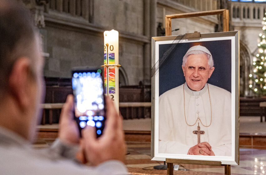  Ηγέτες από όλο τον κόσμο εκφράζουν την λύπη τους για τον θάνατο του πρώην Πάπα Βενέδικτου
