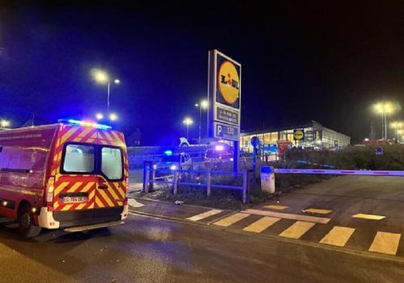  Γαλλία: Τρεις άνθρωποι τραυματίστηκαν από  επίθεση άνδρα με τσεκούρι σε σούπερ μάρκετ – Σε κρίσιμη κατάσταση και ο δράστης  (vid)