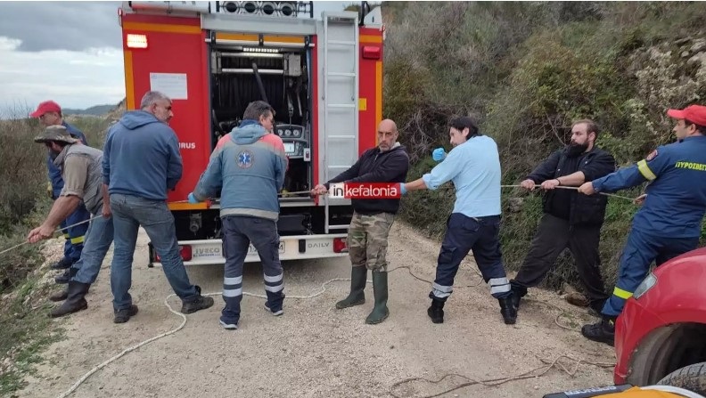  Κεφαλονιά: Φορτηγό έπεσε σε γκρεμό 200 μέτρων – Δύο νεκροί