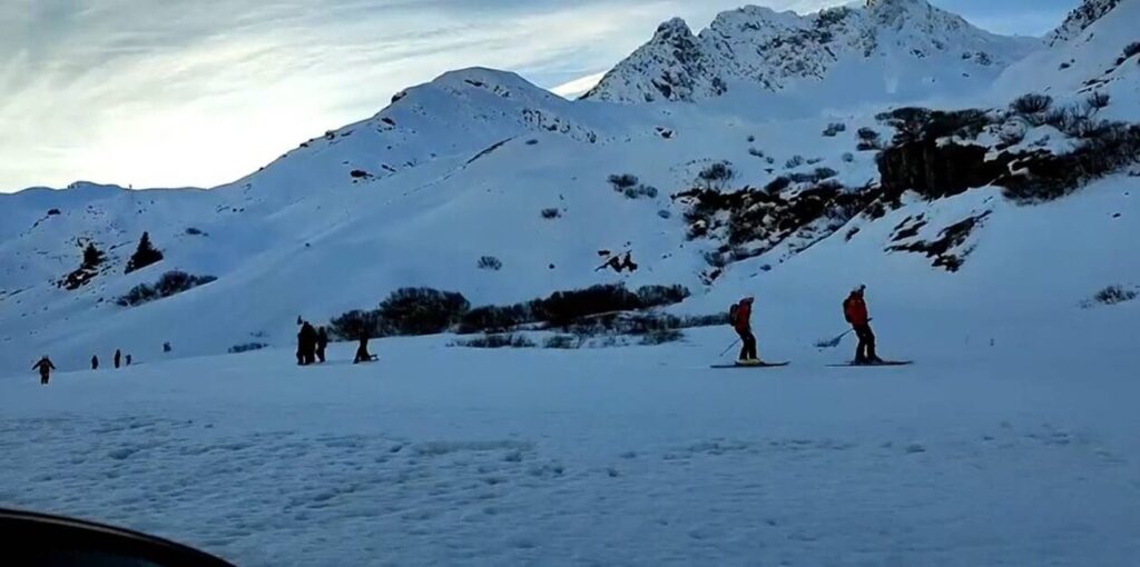 austria alpeis xionostivada skiers