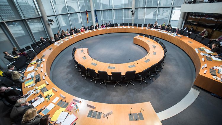  Zeit: Μετά τα πρόσφατα γεγονότα με το ”Κίνημα Πολιτών του Ράιχ”, οι βουλευτές ζητούν ενίσχυση της ασφάλειας της Bundestag