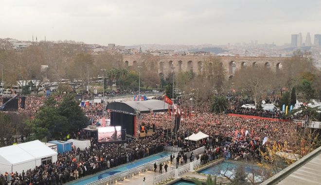 Τουρκία: Μεγάλη συγκέντρωση της αντιπολίτευσης – Χιλιάδες οπαδοί του Ιμάμογλου διαδηλώνουν στην Κωνσταντινούπολη (vid)