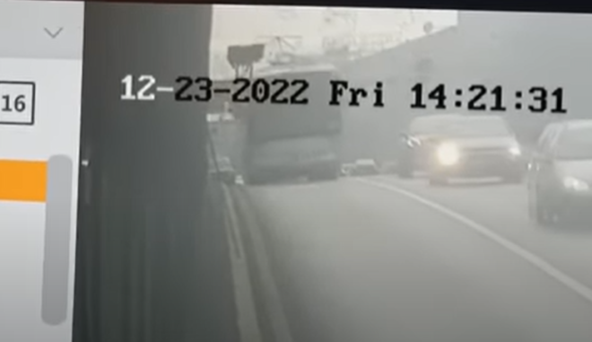  Ρουμανία: Η στιγμή της πρόσκρουσης του λεωφορείου στην πινακίδα – Αποκαλυπτικό βίντεο – ντοκουμέντο για το δυστύχημα