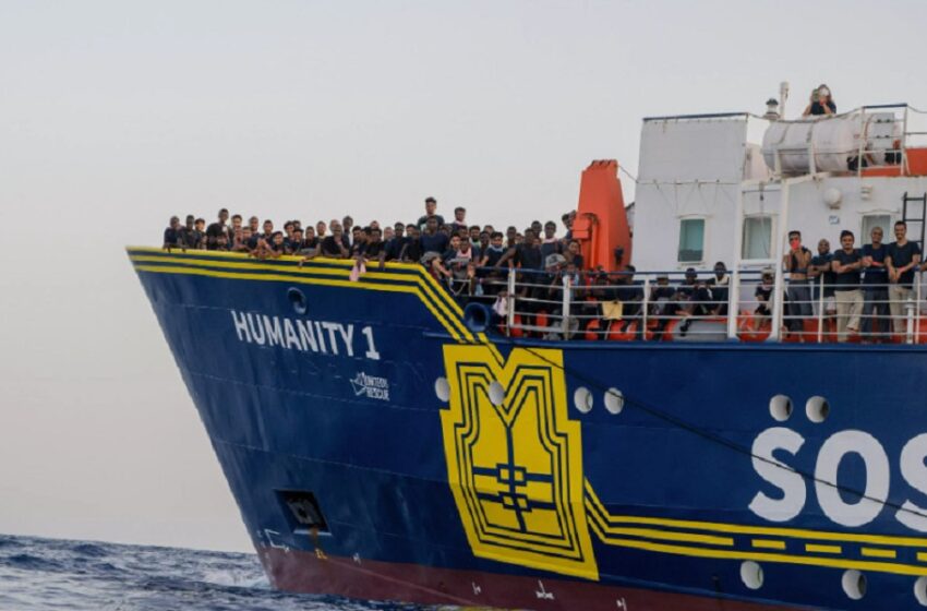  Άδεια να ελλιμενισμού στην Ιταλία ή στη Μάλτα ζητά πλοίο με 261 πρόσφυγες
