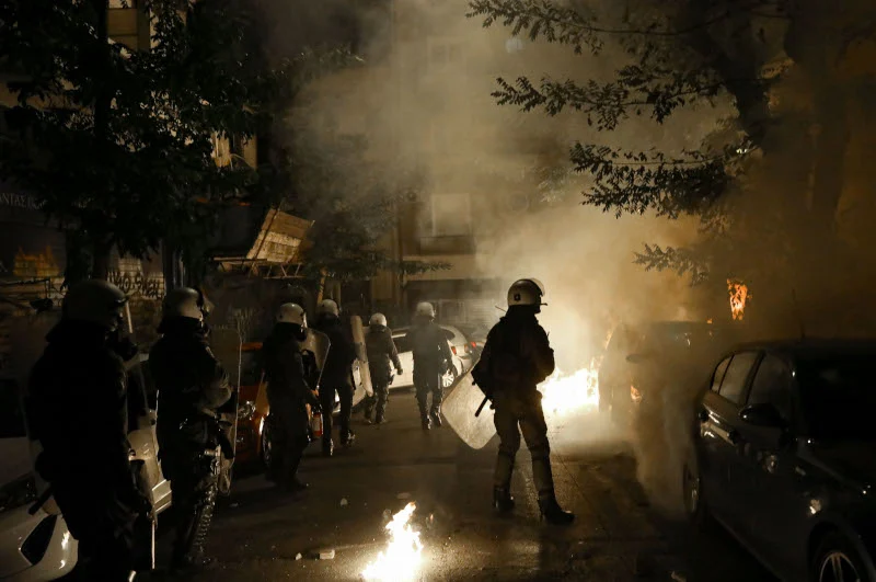  Σοβαρά επεισόδια σε Αθήνα-Θεσσαλονίκη για Γρηγορόπουλο και 16χρονο Ρομά (vid)