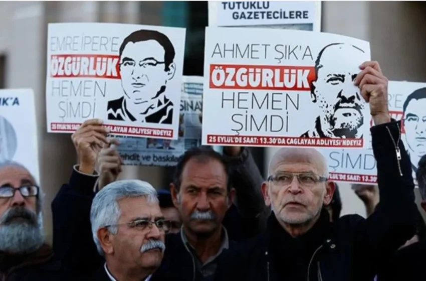  Αποφυλακίστηκε δημοσιογράφος στην Τουρκία – Είχε συλληφθεί για διασπορά ψευδών ειδήσεων