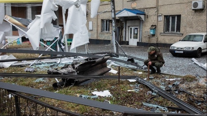  Νέες ρωσικές επιθέσεις με μη επανδρωμένα εναέρια οχήματα “καμικάζι” – Οι ουκρανικές δυνάμεις προελαύνουν κοντά στην Κρεμνίνα