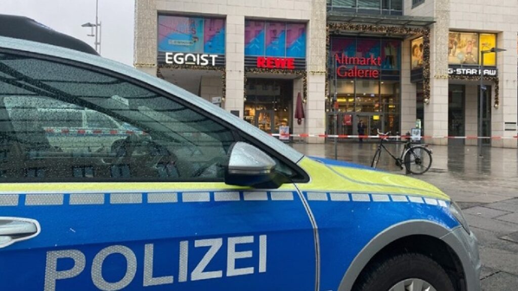 w10 142135POLICEGERMANY00