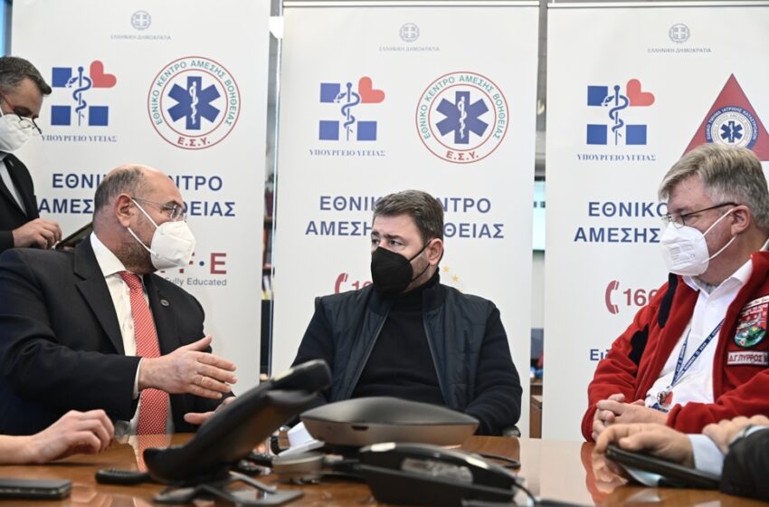  Στο ΕΚΑΒ ο Ανδρουλάκης: Χρέος μας η ενίσχυση του ΕΣΥ