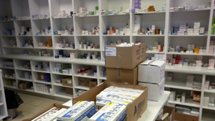  Λουκέτο σε δύο φαρμακαποθήκες για τις ελλείψεις φαρμάκων – Πλεύρης: Δεν θα παίζει κανείς με την δημόσια υγεία