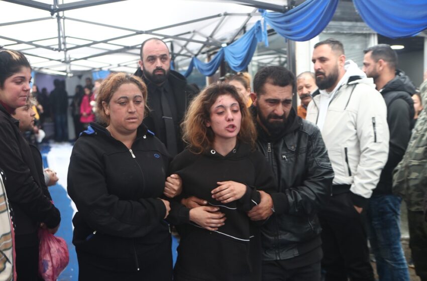  Κατέρρευσε η σύζυγος του Κώστα Φραγκούλη στην κηδεία του (vids)