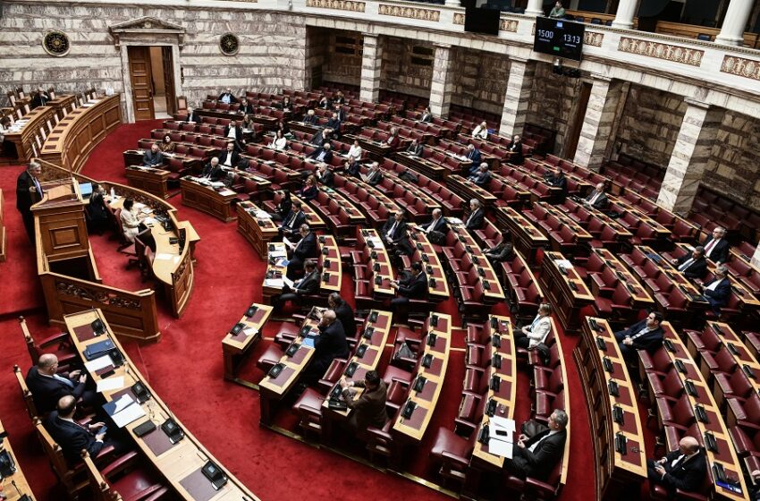 ΣΥΡΙΖΑ: “Διόρθωσε” την γκάφα της εισηγήτριας για το επίδομα των 600 ευρώ στους ένστολους