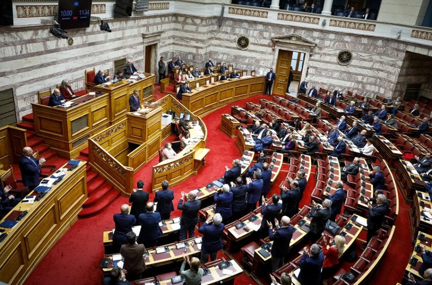  LIVE Ένταση Τσίπρα – Μητσοτάκη στη Βουλή – Παρέμβαση του Πρ. της Βουλής
