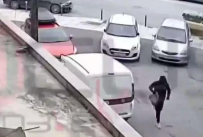  Θεσσαλονίκη: Ληστής χτύπησε γυναίκα έξω από τράπεζα και της πήρε 14.000 ευρώ