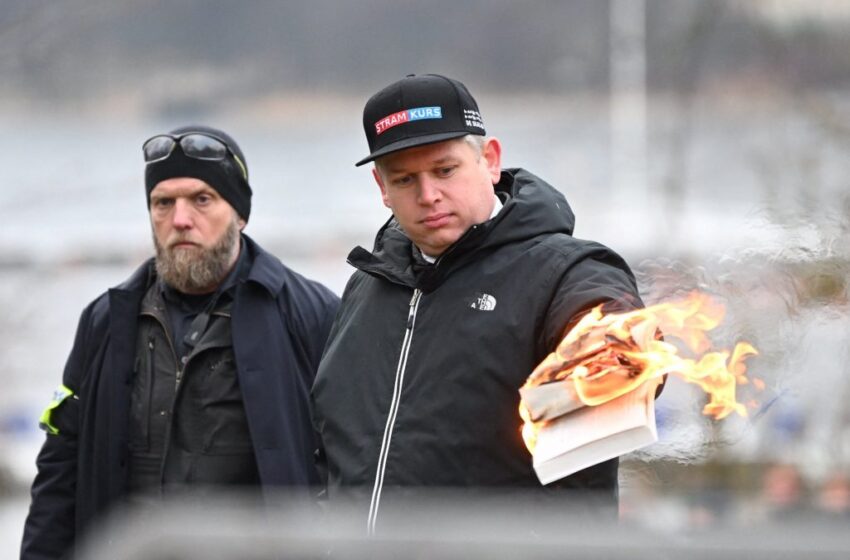  Στοκχόλμη: Διαδηλωτές καίνε το Κοράνι – Οργισμένη αντίδραση της Άγκυρας – Στα άκρα οι σχέσεις των δύο χωρών (vid)  