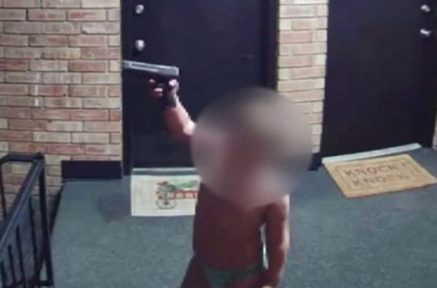   ΗΠΑ: Βίντεο σοκ με 4χρονο που κυκλοφορούσε με όπλο – Συνέλαβαν τον πατέρα του