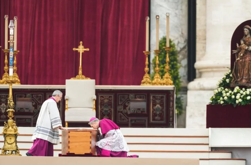 Live: Η κηδεία του πάπα Βενέδικτου
