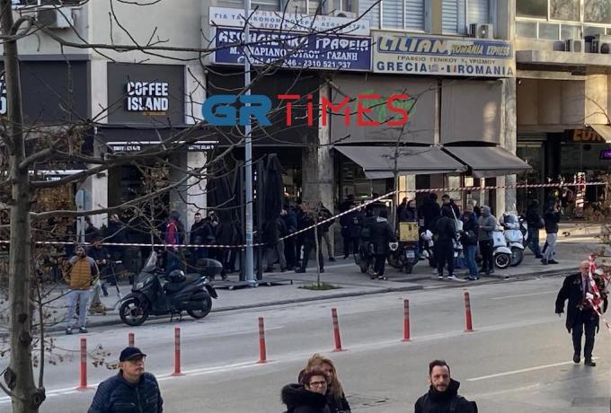  Θεσσαλονίκη: Συνθήματα για τον Άλκη Καμπανό έξω από τα δικαστήρια (vid)
