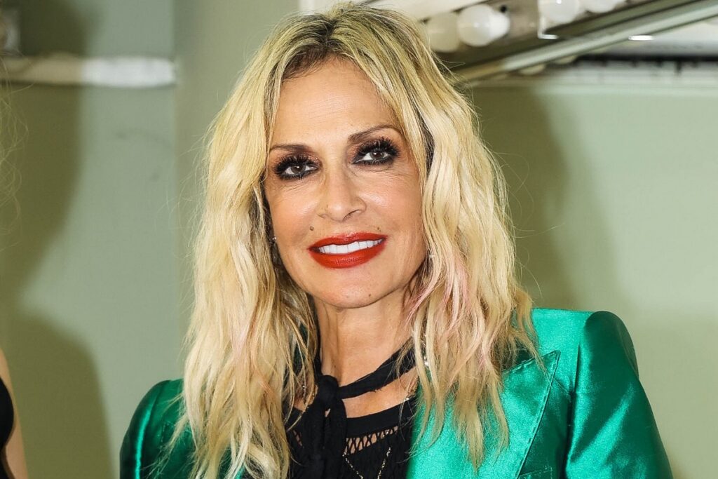 anna vissi koronaios