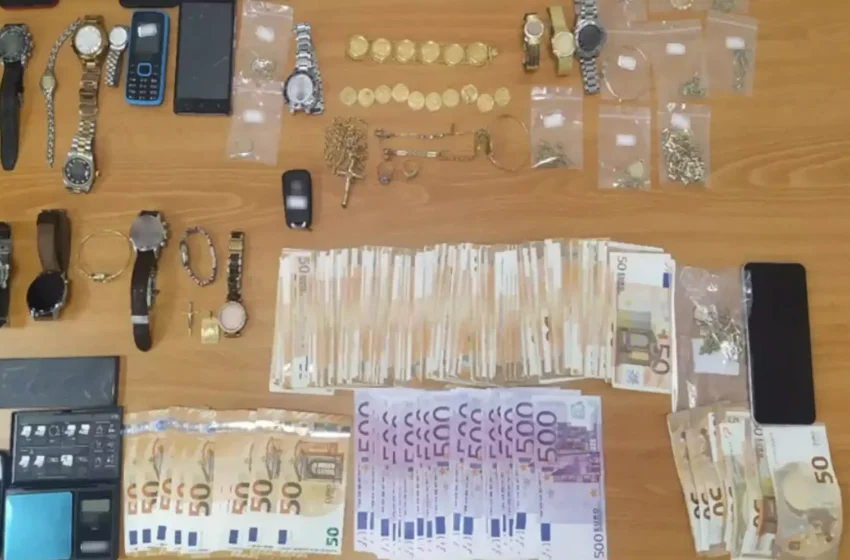 apateones enoikiastes