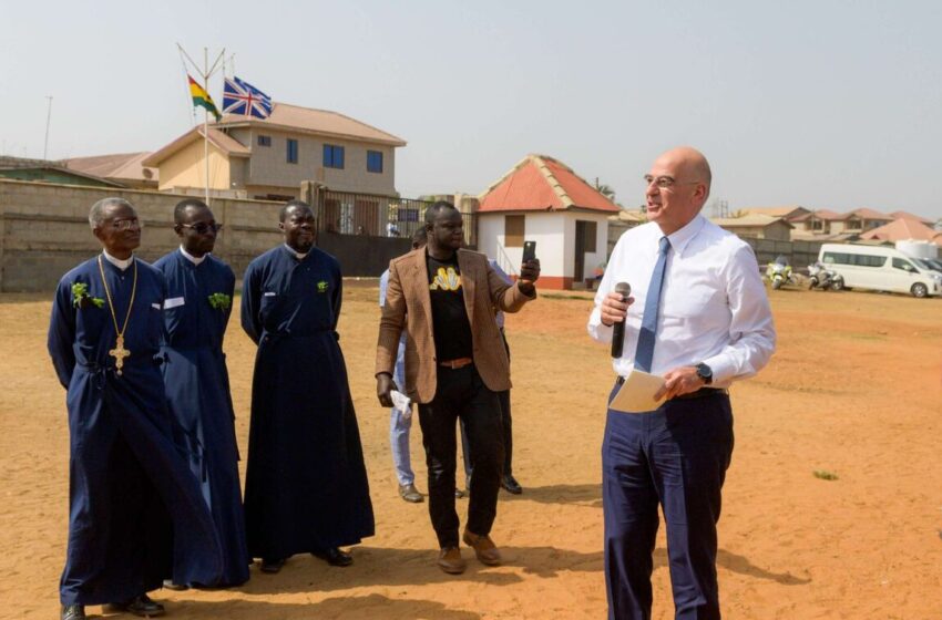  Στην Γκάνα ο Δένδιας: Επισκέφτηκε το ελληνικό σχολείο του Αγίου Νικολάου (vid)