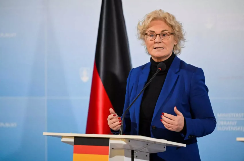  Γερμανία: Τα σχόλια της Υπουργού Άμυνας για τον πόλεμο στην Ουκρανία προκάλεσαν οργή και επιθέσεις από τα ΜΜΕ