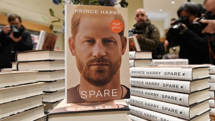  Ξεπουλάει: 1,4 εκατομμύριο αντίτυπα την πρώτη ημέρα κυκλοφορίας των απομνημονευμάτων του πρίγκιπα Χάρι