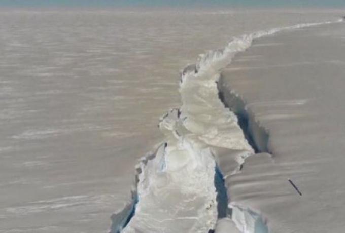  Αποκολλήθηκε παγόβουνο ίσο με το μέγεθος του Λονδίνου στην Ανταρκτική (vid)
