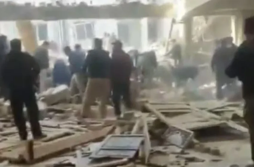  Έκρηξη σε τζαμί στο Πακιστάν – Τουλάχιστον 90 τραυματίες – Φόβοι για πολλούς νεκρούς