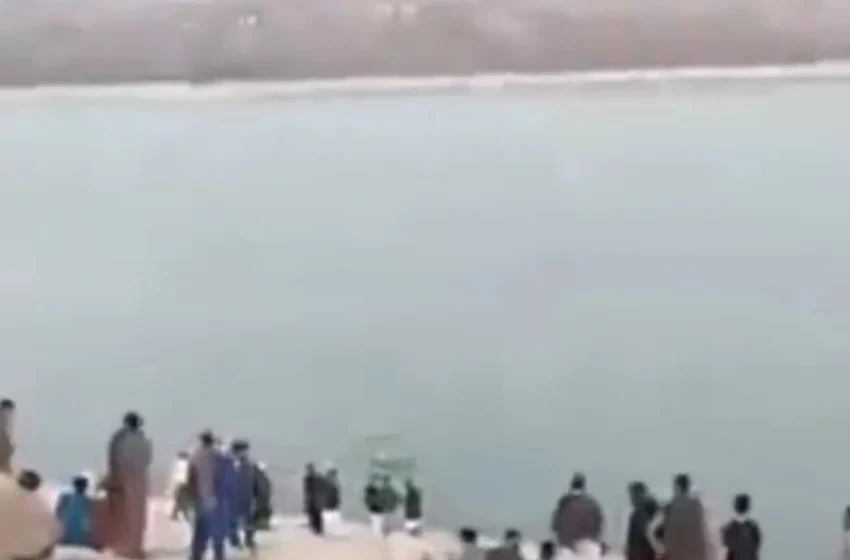  Θρήνος στο Πακιστάν: 10 παιδιά πνίγηκαν ενώ γυρνούσαν με βάρκα από το σχολείο (vid)
