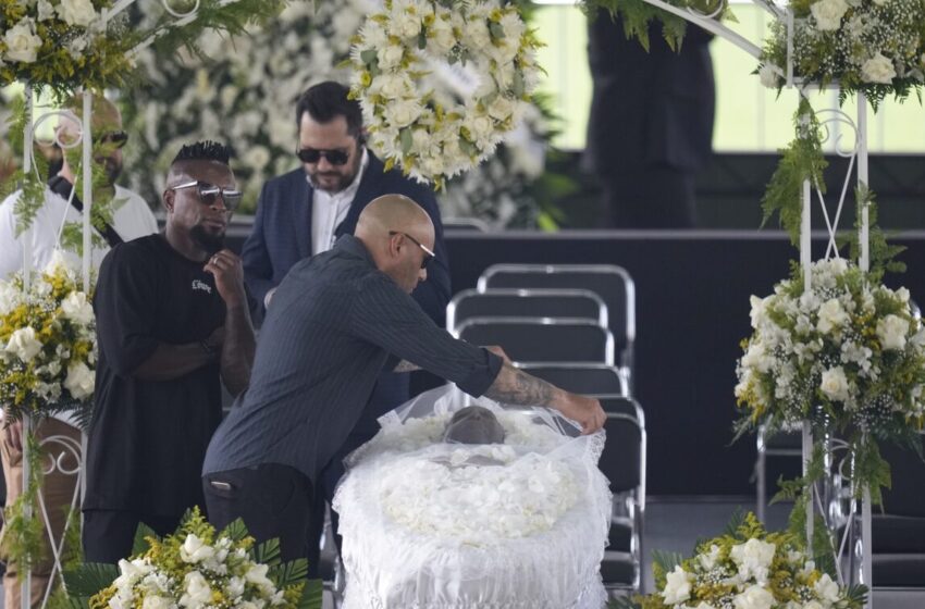  Η Βραζιλία αποχαιρετά τον Πελέ – Ραγίζει καρδιές ο γιος του (εικόνα)