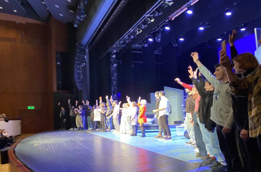  Παρέμβαση στην παράσταση Καπουτζίδη από σπουδαστές του Κρατικού Θεάτρου κατά του Προεδρικού διατάγματος (vid)
