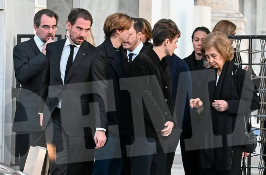 Τρισάγιο Κωνσταντίνου: Σύσσωμη η βασιλική οικογένεια στο νεκροταφείο (εικόνες)