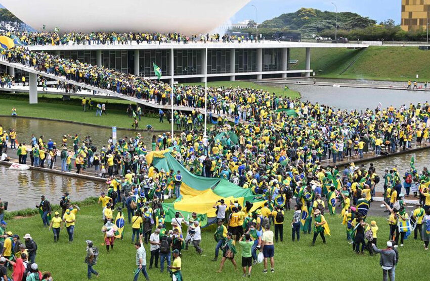  Βραζιλία: Υπό έλεγχο η κατάτασταση, επέστρεψε ο Λούλα – Παγκόσμια καταδίκη για την έφοδο οπαδών του Μπολσονάρου σε κυβερνητικά κτίρια (vid)