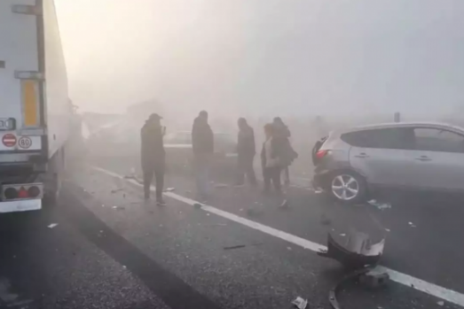  Χάος στην Εθνική Οδό λόγω ομίχλης: Δύο καραμπόλες – Έκλεισε το ρεύμα προς Αθήνα (vid)