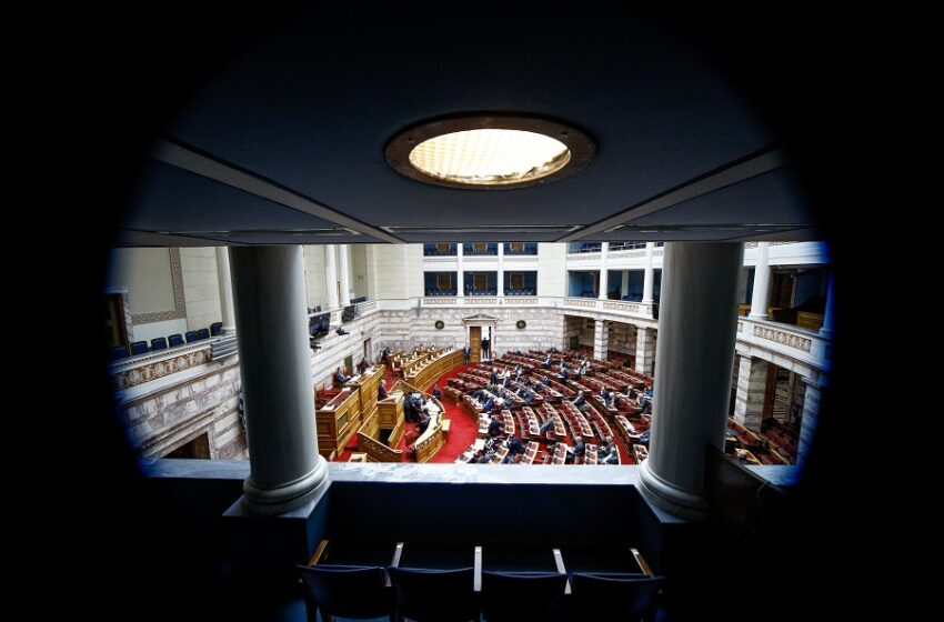  Θεσμικός συμψηφισμός για την τραγωδία των Τεμπών – Επιτροπή  Βουλής χωρίς Καραμανλή – Παπαδόπουλο αλλά με… Σπίρτζη – Έντονη αντίδραση ΣΥΡΙΖΑ