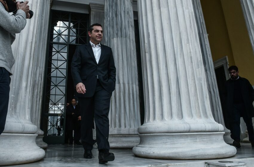  Σφοδρή αντιπαράθεση: Τάραξε τα πολιτικά νερά ο “ανένδοτος” ΣΥΡΙΖΑ με αποχή από ψηφοφορίες και κάλεσμα δημοκρατικής συσπείρωσης – Επίθεση από την κυβέρνηση
