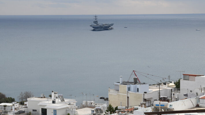  Ανοιχτά του Πειραιά το αμερικανικό αεροπλανοφόρο “George W. Bush” – Συλλαλητήριο του ΚΚΕ 