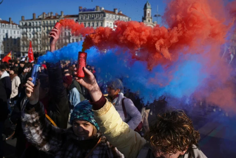  Πολιτική κρίση στη Γαλλία για τις συντάξεις: Πρόταση μομφής από Λεπέν, νέες κινητοποιήσεις