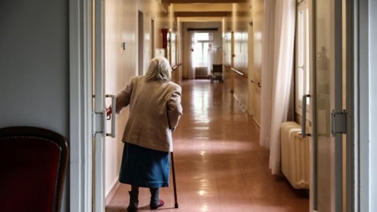  Γηροκομείο-κολαστήριο στον Κορυδαλλό: Ηλικιωμένοι βρέθηκαν αφυδατωμένοι και με ψώρα (vid)