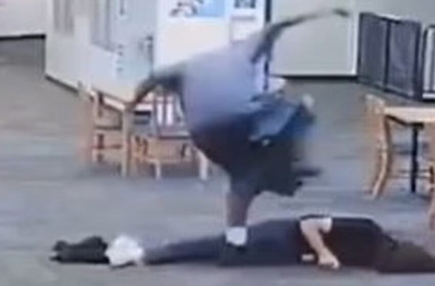  ΗΠΑ: Μαθητής ξυλοκόπησε βάναυσα μια καθηγήτρια επειδή πήρε το παιχνίδι του (σκληρό βίντεο)