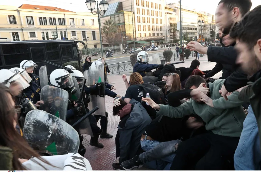  Επεισόδια στο Μέγαρο Μουσικής, έξω από εκδήλωση της ΝΔ (εικόνες)