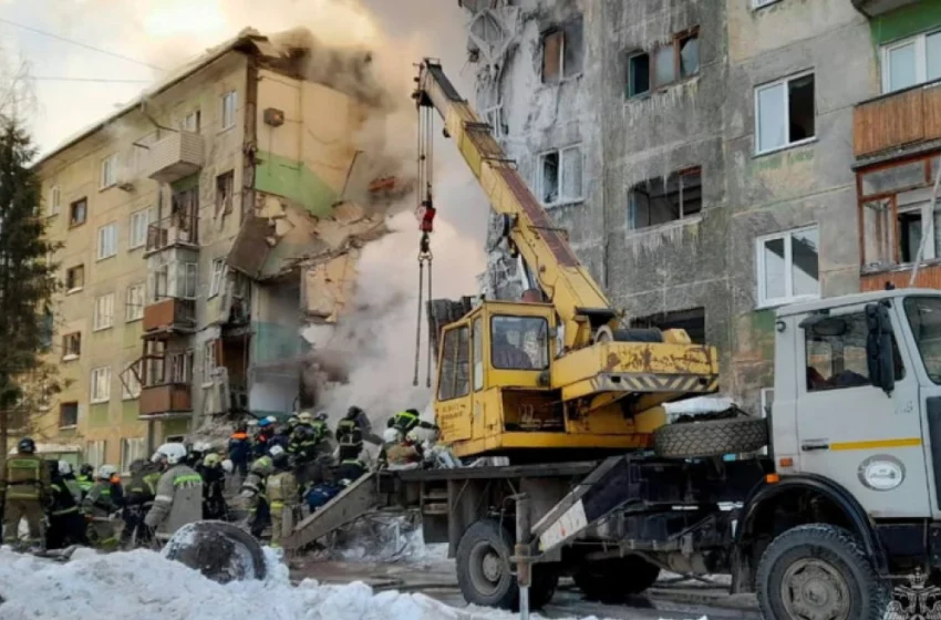  Ρωσία: 8 νεκροί από έκρηξη σε πενταώροφη πολυκατοικία εξαιτίας διαρροής αερίου (vid)