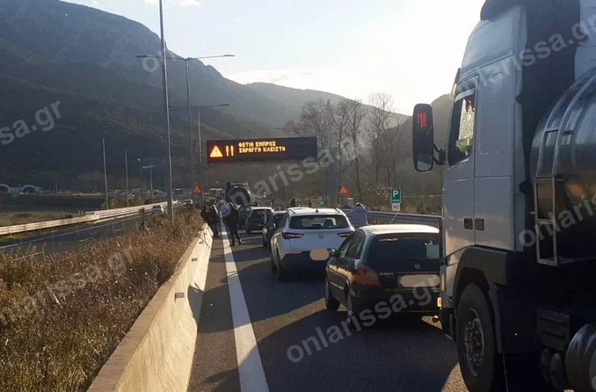  Ουρές χιλιομέτρων στα Τέμπη: Έκλεισαν οι σήραγγες λόγω καπνού σε στρατιωτικό όχημα