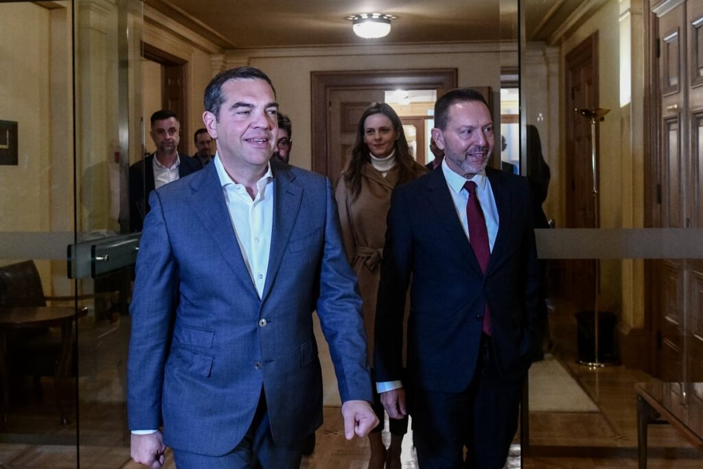 tsipras stournaras trapezes