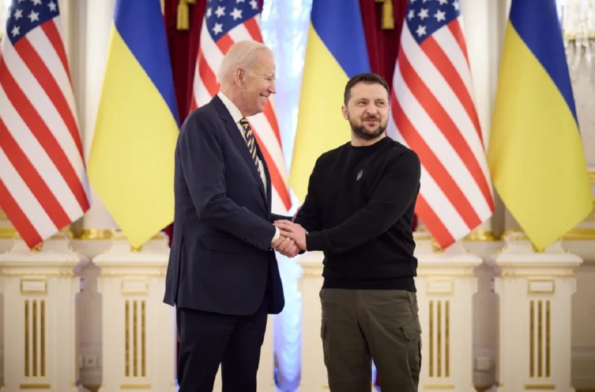  Μπάιντεν σε Ζελένσκι: “Μαζί σας για όσο χρειαστεί” – “Χάνει τον χρόνο του ο Μακρόν με τον Πούτιν” λέει ο Ουκρανός πρόεδρος