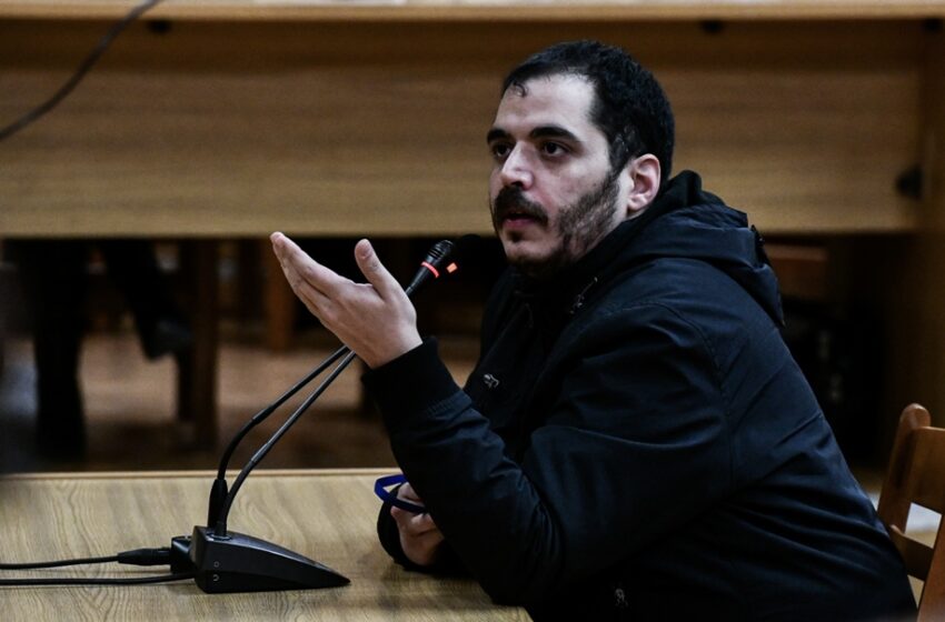  Δίκη Χρυσής Αυγής: “Σε ένα γραφείο καθόταν ο Ρουπακιάς – Τον περάσαμε για αστυνομικό” – Η κατάθεση του φίλου του Φύσσα: “Πολιτική και οργανωμένη η δολοφονία”