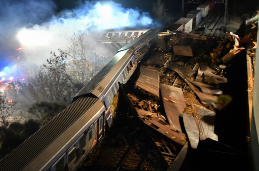  BBC: Μακελειό μετά τη σύγκρουση τρένων στη Λάρισα – Η Εθνική Τραγωδία στα Τέμπη κάνει τον γύρο του κόσμου