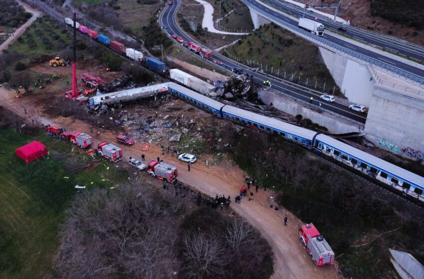  Μητσοτάκης και Σακελλαροπούλου στον τόπο της τραγωδίας στα Τέμπη