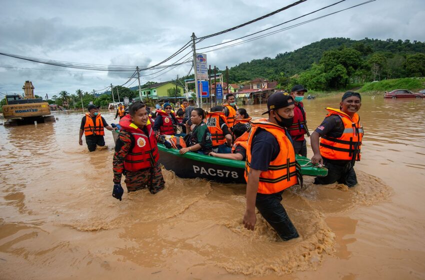  Μαλαισία: Τουλάχιστον 4 νεκροί από τις πλημμύρες – 40.000 άνθρωποι εγκατέλειψαν τις εστίες τους (vid)